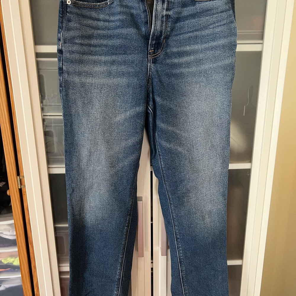 Women’s American Eagle Highest Rise Mom Jean | size 6L